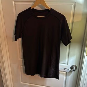 Lululemon workout shirt